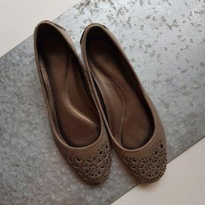 Tahari Joselyn Flats in Bronze Gold Sz 8.5M